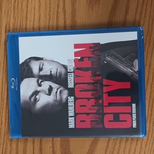NWT BROKEN CITY BLU-RAY